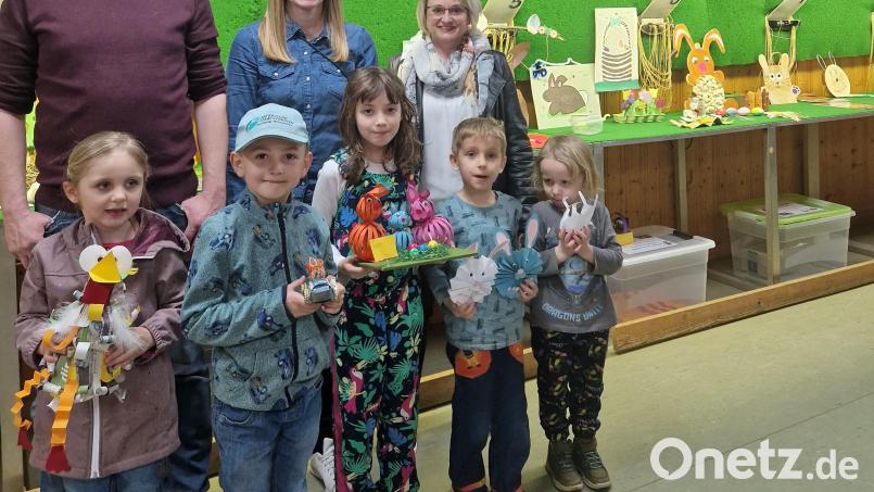 Die Bastelaktion der SPD Luhe-Wildenau kam bei den Kindern bestens an. Die Künstler der kreativsten Kunstwerke wurden besonders belohnt. Bild: Julia Bayer/exb