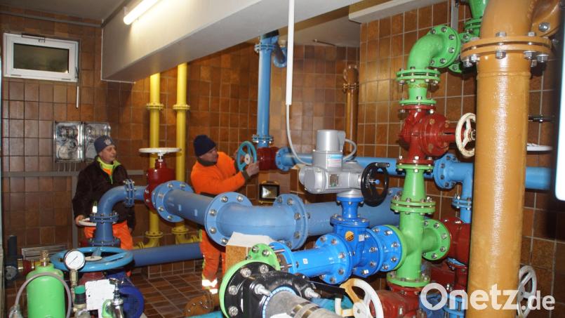 Im Herzstück der regelmäßig betreuten Anlage zur Wasserversorgung wird demnächst eine neue Pumpe eingebaut. Kosten dafür sind in die Kalkulation mit einzubeziehen. Bild: mmj