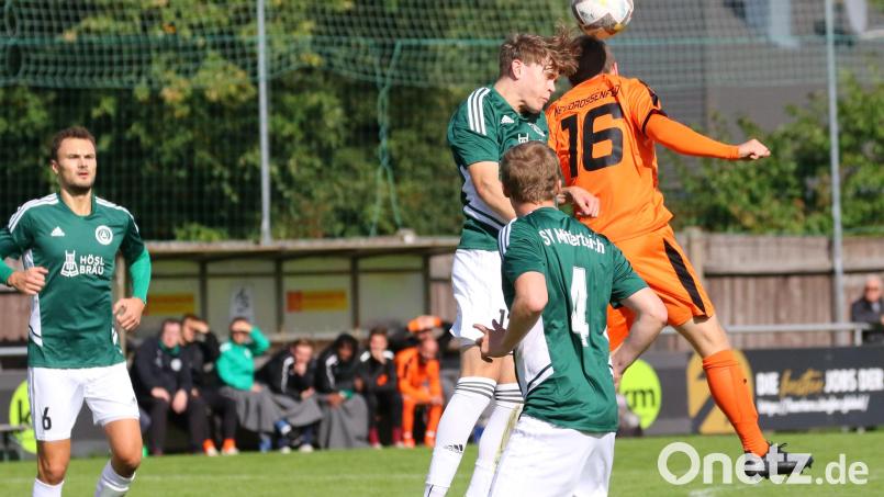 Der SV Mitterteich stand am Freitagabend auf verlorenem Posten und zog bei Spitzenreiter TSV Neudrossenfeld mit 0:4 den Kürzeren. Bereits das Hinrundenspiel hatte der SVM mit 1:2 verloren (Szene). Bild: Dieter Jäschke