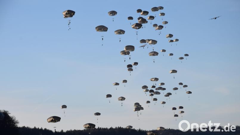 Elf Fallschirmspringer der US-Armee verletzten sich bei der Landung am Donnerstag. Doch bis auf einen konnten alle das Krankenhaus wieder verlassen. Symbolbild: bö