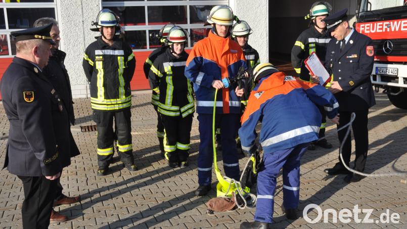 Die 15 Einsatzkräfte der Vohenstraußer Stützpunktwehr legten in verschiedenen Stufen ihre Leistungsprüfung mit Erfolg ab. Bild: dob