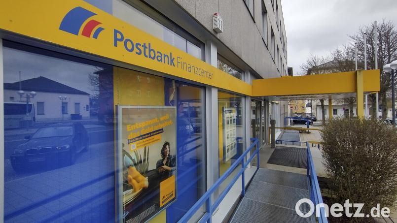 Hier fehlte es an „wertschaffendem Neugeschäft“: Werden hauptsächlich reine Serviceleistungen nachgefragt, lohnt sich offenbar der Erhalt der Postbank-Filialen wie hier in Marktredwitz nicht. Bild: Gerd Pöhlmann/fph