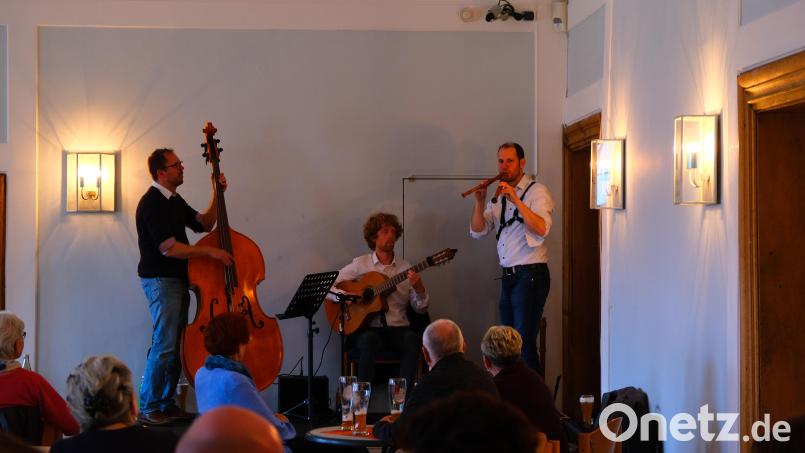 Das Trio &quot;Adabei&quot; bei ihrem Auftritt. Bild: e