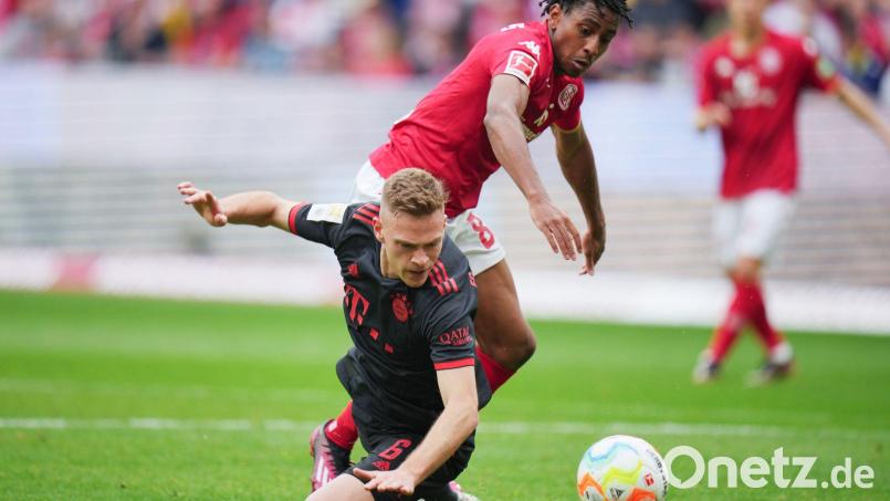 Bayern-Münchens Joshua Kimmich (vorn) und der Mainzer Leandro Barreiro Martins kämpfen um den Ball. Bild: Thomas Frey/dpa