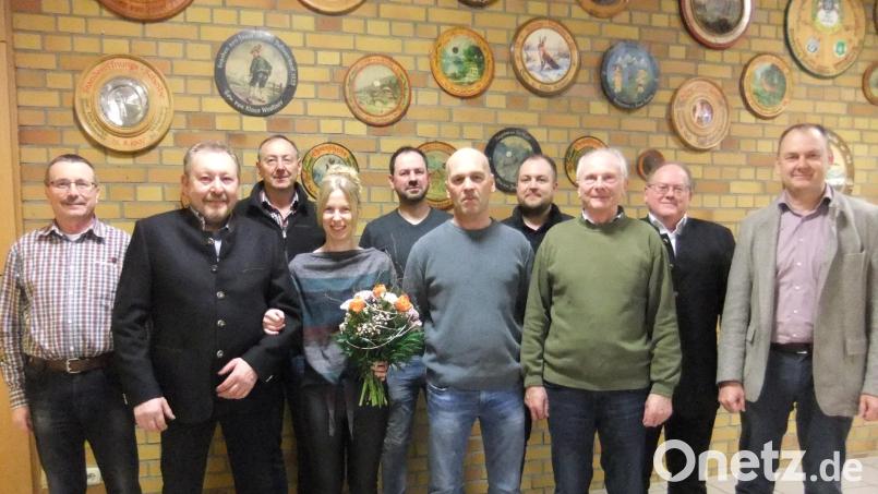 Die Pittersberger Jagdgenossen und Jäger sind nach dem erfolgreichen Jagdjahr 2022 gemeinsam guter Dinge, so Vorsitzender Martin Schmid (von links): Kassenprüfer Gerhard Wirth, Jagdvorstand bleibt Martin Schmid, sein Stellvertreter Josef Schlegl, Schriftführerin Gabriela Beer, Kassenverwalter ist Andreas Scheibl, die Beisitzer heißen Andreas Hammer und Christian Schmid, Kassenprüfer ist Georg Raß und Jägersprecher Johann Vornlocher. Bürgermeister Erich Meidinger (rechts) lobte das Team. Bild: gm