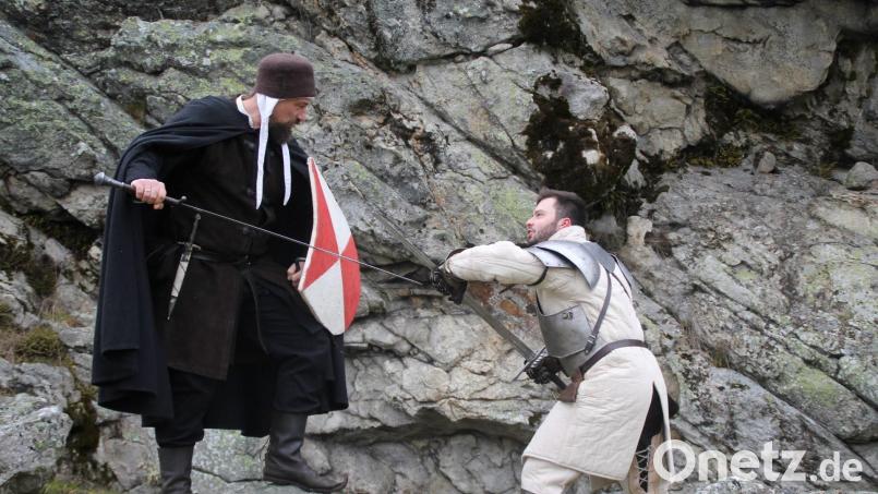 Auch die ein oder andere Kampfszene ist in die Sagenwanderung eingebaut. Bild: Verein Schwertbrecher/exb
