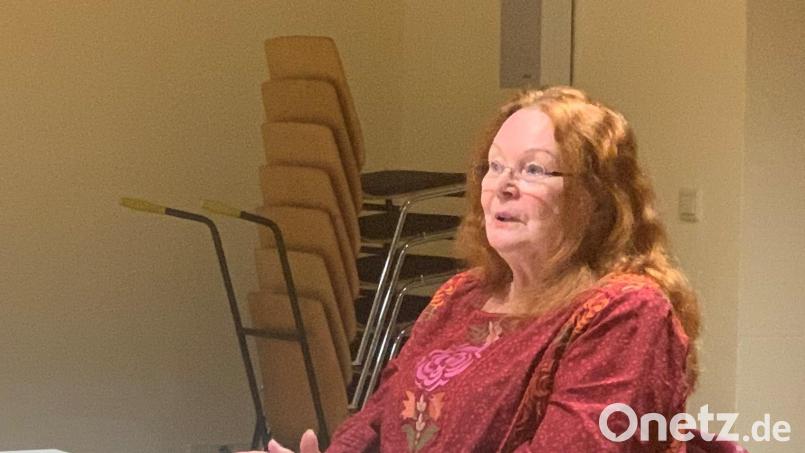 Was können wir für einen besseren und gesünderen Schlaf tun? Antworten auf die Frage hatte Heilpraktikerin Ulrike Geyer-Rosenthal beim Vortrag der KAB Immenreuth. Bild: mez