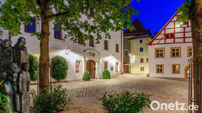 Amberg zur Blauen Stunde: Hier hat Manfred Wilhelm einen Moment am Eichenforstplatz eingefangen. Bild: Manfred Wilhelm/Büro Wilhelm