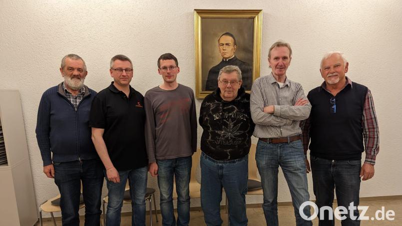 Gewinner und Gratulanten (von links) Johann Häring, Manuel Färber, Anton Gleißner, Siegfried Weber, Eckart Benkner und Sieger Willi Baumgärtner. Bild: Martin Steger