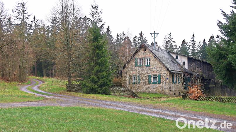 Das frühere Forsthaus beim Wanderparkplatz Hohenhard hat der Naturpark Steinwald als Standort für das künftige Naturparkzentrum auserkoren. Bild: bsc