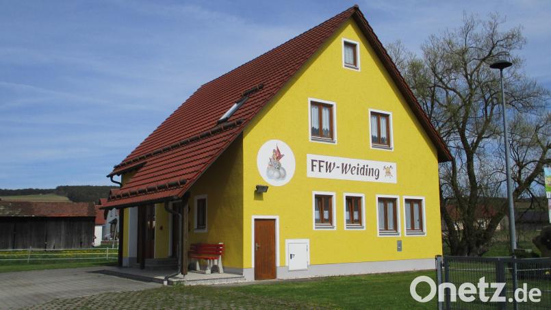 Die Feuerwehr Weiding ist eine von fünf Ortsfeuerwehren der Gemeinde Schwarzach, die mit einer neuen Schutzkleidung ausgerüstet werden. Bild: bnr