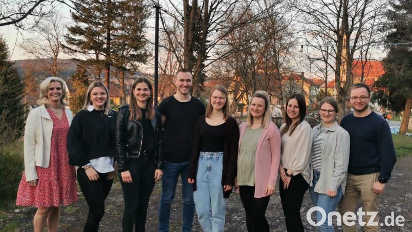 Julia Beugler (Dritter von links) bleibt erste Vorsitzende der Prinzengarde Pleystein. Auch die weiteren Vorstandsmitglieder werden einstimmig gewählt. Bild: bey