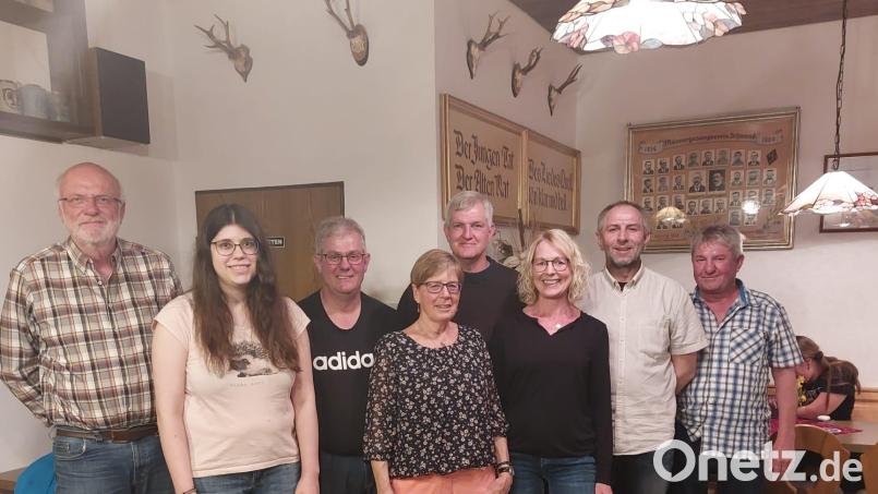 Der neue Vorstand des Stopselclubs Pesensricht (von links): Matthias Pinzer, Jana Hüttner, Erwin Meyer, Petra Pinzer, Alwin Meyer, Claudia Meyer, Wolfgang Niebler und Werner Bielesch. Bild: Eva Niebler/exb