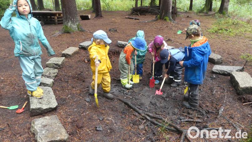 Die Matschkuhle, einer der Lieblingsorte der Kinder des Waldkindergartens. Bild: rn
