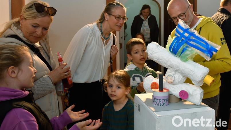 Luftschlösser als Architektur-Ideen für die Zukunft: Erstaunlich, was sich Kinder im Luftmuseum ausgedacht haben. Bild: Petra Hartl