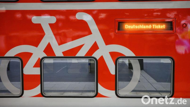 Das bundesweite Angebot für derzeit 49 Euro im Monat soll ein zentraler Baustein für die Mobilitätswende und den Klimaschutz in Deutschland werden. Bild: Bernd von Jutrczenka/dpa