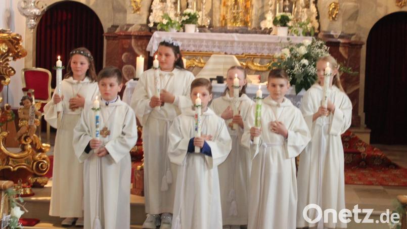 Sieben Kinder feiern in Utzenhofen ihre Erstkommunion. Bild: aun
