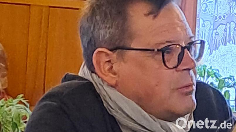 Kreisfachberater Harald Schlöger bei seinem Vortrag. Bild: Gerd Neumann/exb