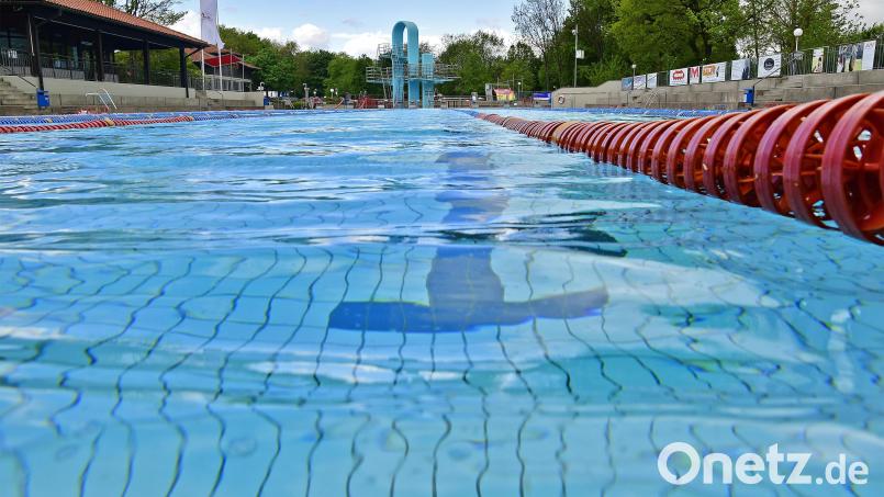 Im &quot;Hocko&quot; haben Aqua-Jogger ihre eigene Flossi-Bahn. Bild: Petra Hartl