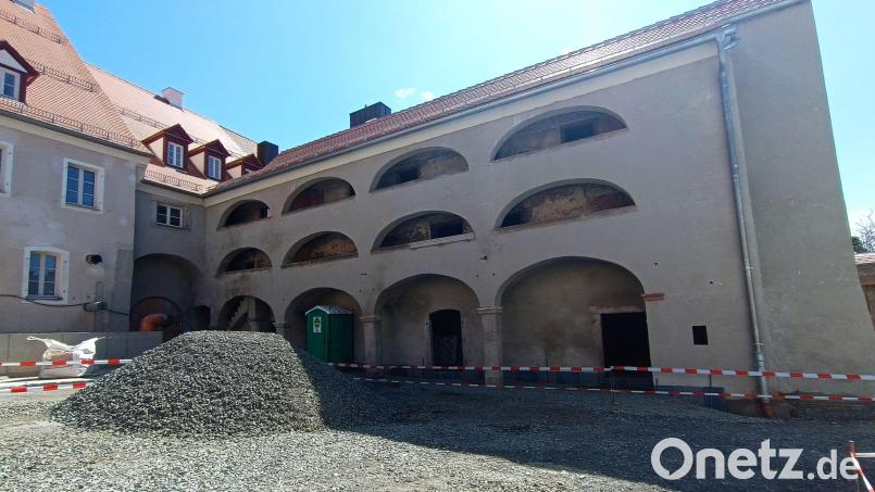 Nach fast genau drei Jahren Bauzeit sollen die Arkaden heuer im Sommer fertig saniert sein. Die Maßnahme kostete 900.000 Euro. Bild: szl