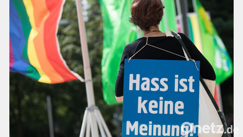 Der CSU-Kreisverband Tirschenreuth hatte zur Veranstaltungsreihe &quot;Zukunftswochen&quot; eingeladen. Im Coworking Space in Kemnath sprach Justizminister Georg Eisenreich über Extremismus und Hass im Internet. Symbolbild: Frank Rumpenhorst/dpa