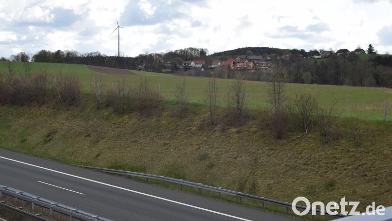 Beidseitig der A6 in der Nähe der Ortschaft Woppenhof soll der Solarpark Deindorf entstehen. Bild: bnr