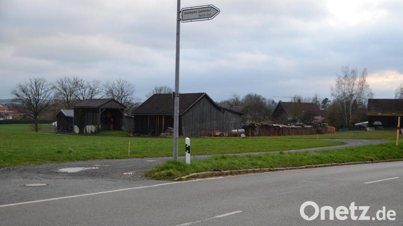 Bei der ISEK-Verkehrsplanung soll auch die Führung eines neuen Gehweges von der Ortsmitte zum Industriegebiet Speichersdorf Nord-Ost untersucht werden. Eine Entscheidung über eine Variante stellte der Bauausschuss vorerst zurück. Bild: ak