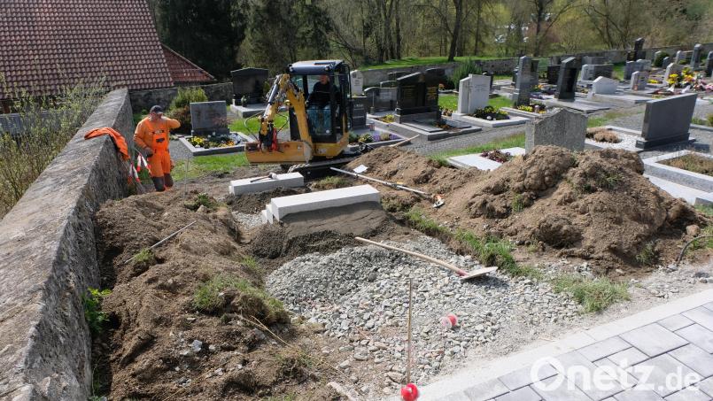 Schon in den kommenden Tagen wird es keine Behinderungen mehr für Friedhofsbesucher geben. Bild: le