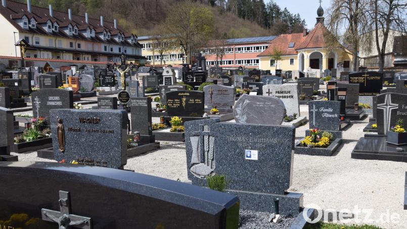 In Schmidmühlen tritt zum 1.Januar 2024 eine neue Friedhofssatzung in Kraft, wie der Marktgemeinderat beschließt. Bild: bö