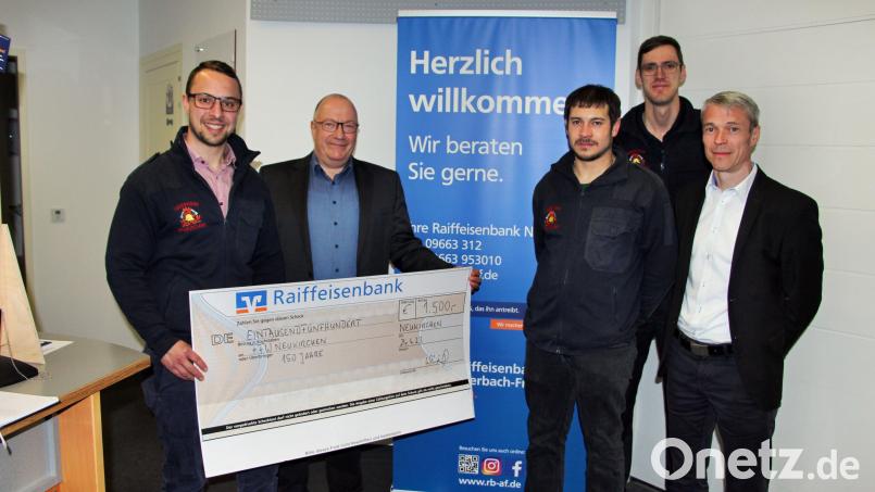 Bei der Spendenübergabe: (von links) Stefan Balleisen, Frank-E. Kirchhof, Dennis Marx, Michael Lösch und Bernd Windisch. Bild: ds