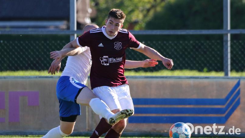 Florian Krapf erzielte zwei Treffer beim 4:0-Sieg der SpVgg Schirmitz gegen den TSV Reuth. Das Bild zeigt den Torjäger in einer Partie gegen den FC Vorbach. Archivbild: Dieter Jäschke