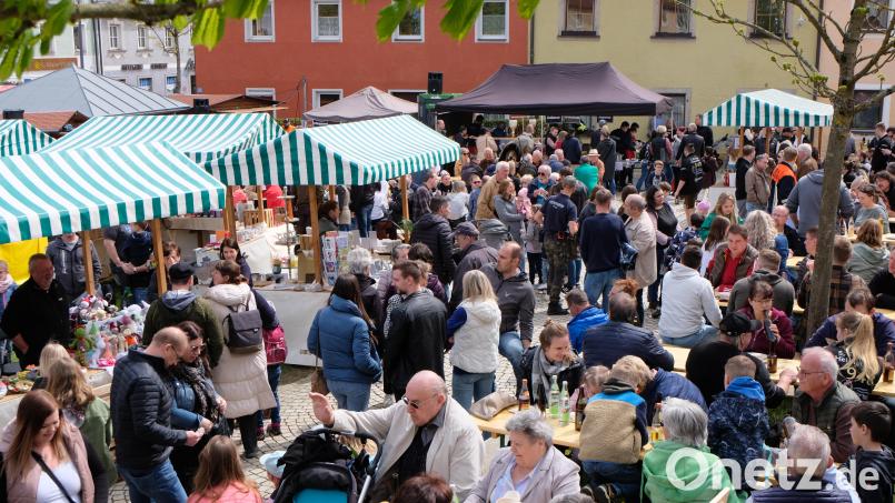 Bestens besucht war der Flosser Maimarkt. Bild: le