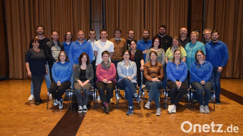 Alle Gründungsmitglieder auf einen Blick - Die Feier des 50. Geburtstages des VFV bot den richtigen Rahmen zur Gründung des Fördervereins Vohenstraußer Fasching, kurz FVVF. Bild: fla