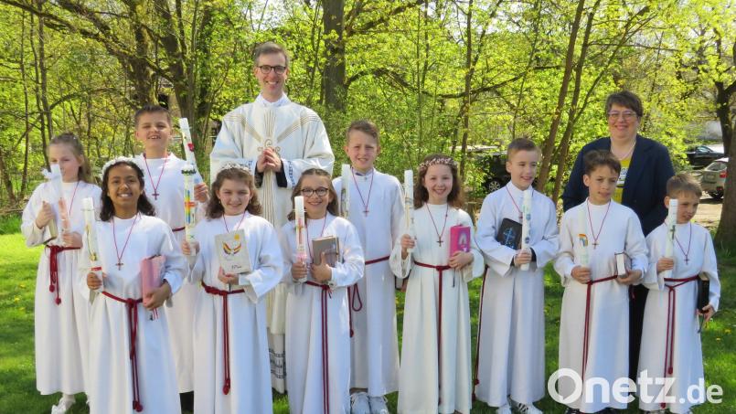 Zehn Kinder feiern in der katholischen Pfarrei die Erstkommunion. Bild: adj