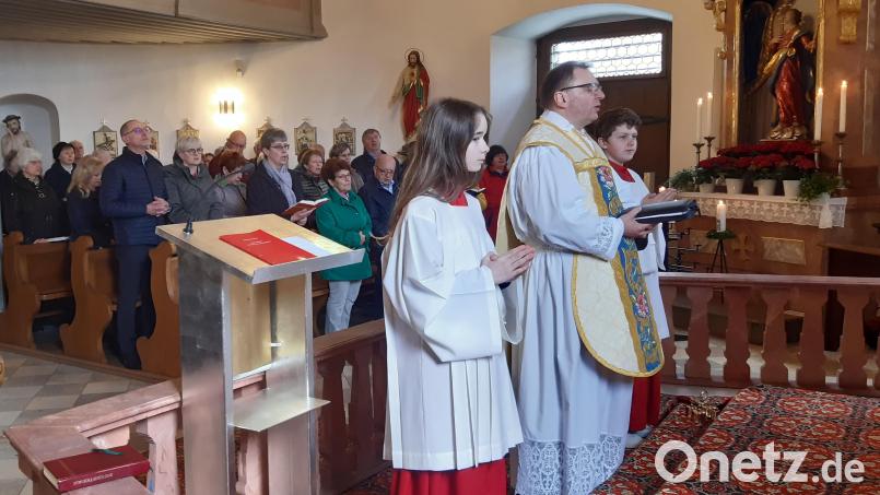 Pfarrer Markus Bruckner zelebrierte den Gottesdienst zur Eröffnung der Wallfahrtsaison auf dem Armesberg. Bild: Albert Sollfrank/exb