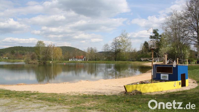 Ein Pressather Markenartikel ist künftig der &quot;KiesiBeach&quot;-Freizeitsee. Die Stadt hat sich diesen Namen als Wortmarke schützen lassen, ein Logo und Werbeartikel sollen die Popularität erhöhen. Bild: bjp