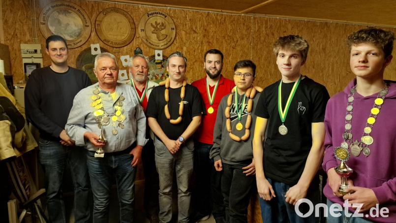 Sportleiter Andreas Kühner, Peter Punzmann, Josef Schmid, Markus Kulikow, Patrick Uhl, Tobias König, Oliver Schedl und Michael Sparrer (von links). Bild: tok
