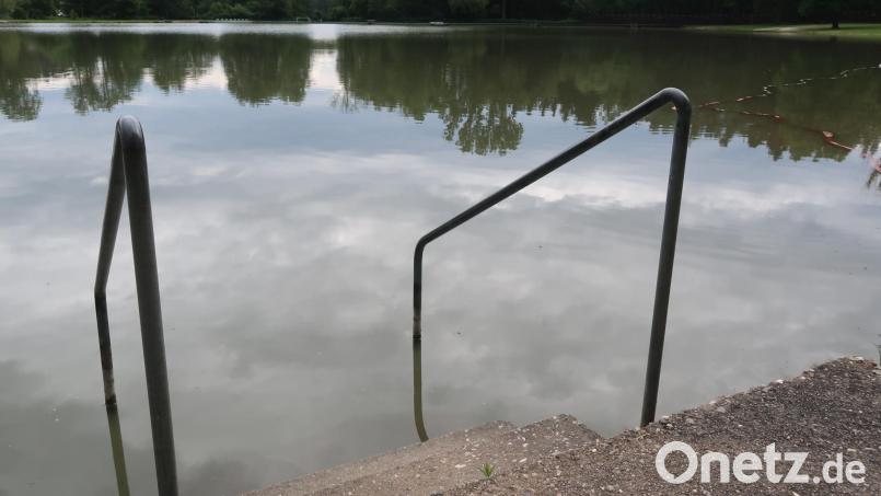 14 Grad ist das Wassertemperatur im Weiher des Schätzlerbades – die Teilnehmer am Weidener Triathlon werden da ins Frösteln kommen. Archivbild: Kunz