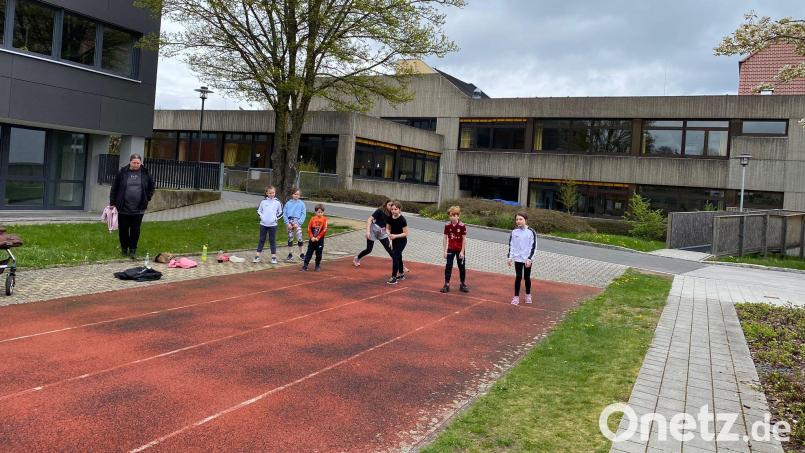 Beim Sportabzeichen-Aktionstag der DJK Windischeschenbach bewiesen die Teilnehmer ihre Fitness. Bild: Fenzl/exb