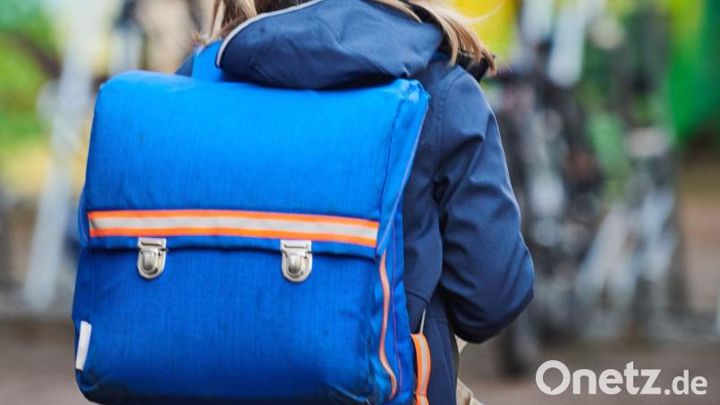 Viele Eltern bringen ihre Kinder aus Angst morgens zur Schule und holen sie später wieder ab. Symbolbild: Annette Riedl/dpa