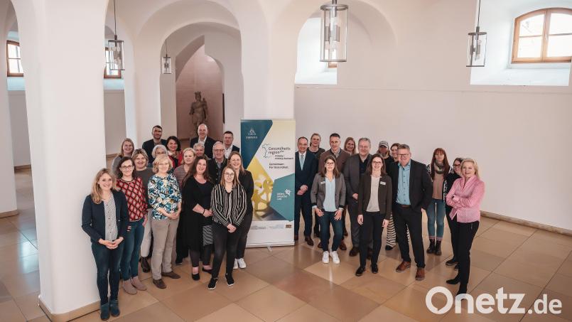 Zur Sitzung kamen die Gremiumsmitglieder der Gesundheitskonferenz im Foyer des König-Ruprecht-Saals im Landratsamt zusammen. Bild: Michael Golinski