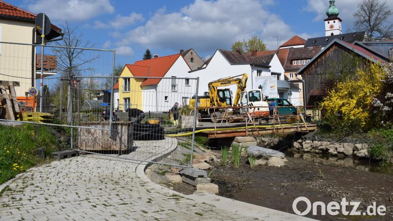 Die jüngste Baustelle der vielen städtebaulichen Maßnahmen ist der Neubau der Mühlbühlbrücke. Insgesamt kostet die Brücke samt Neugestaltung der Franz-Böhm-Gasse eine Million Euro. Bild: szl