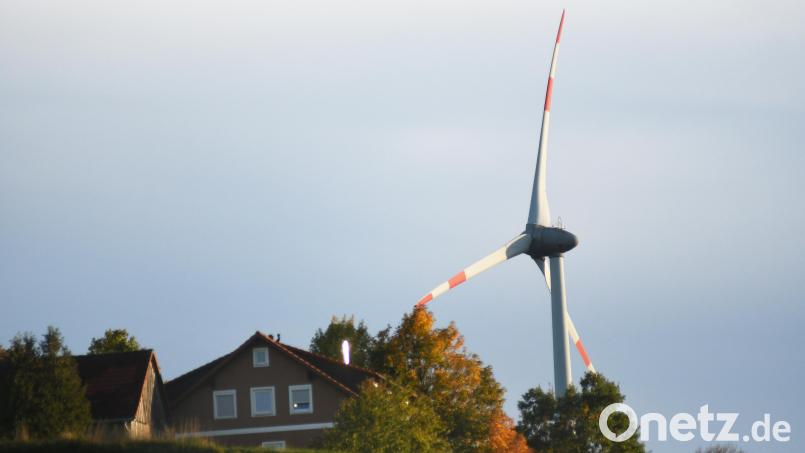 Windkraftanlagen bei Ahornberg, Gemeinde Bärnau. Johannes Bradtka ist sich sicher, in Bayern stehen schon mehr Windräder, als das Land verträgt. Archivbild: Gabi Schönberger