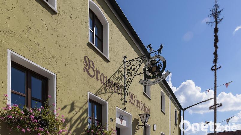 Die Brauereiwirtschaft an der Maximilianstraße ist die Heimat der Fronberger Kirwa. Der Kirwaverein betreibt die Gaststätte nun selbst, sucht nach wie vor einen Pächter. Bild: Hösamer
