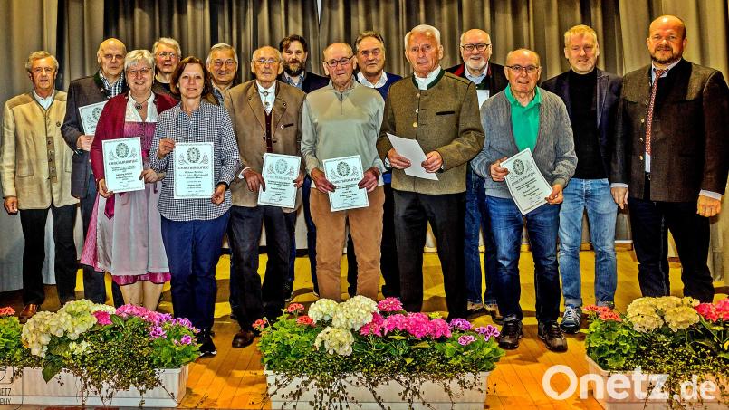 Zahlreiche Ehrungen erhielten die treuen Mitglieder im OWV Rothenstadt. Bild: R. Kreuzer