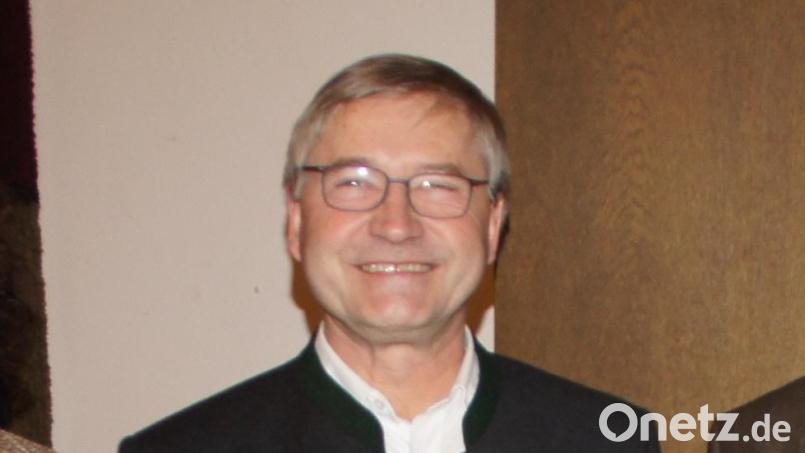Georg Praun (Mitte) wird neuer Pfarrer in Fensterbach. Bild: Gregor Raab/exb