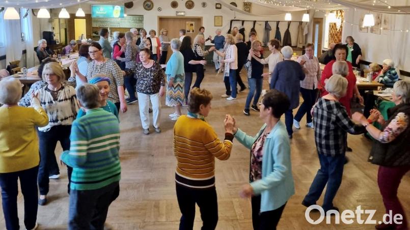 70 Teilnehmer kamen zum Tanznachmittag in den Gasthof Bodensteiner in Stulln. Bild: Strehl/exb