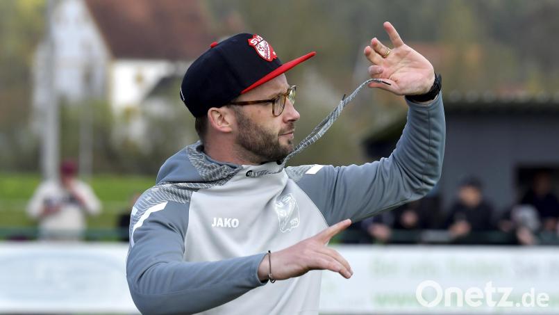 Christoph Weber, der Trainer des SV Schmidmühlen, hofft, dass seine Mannschaft mal wieder mehr als nur ein Tor schießt. Archivbild: Hubert Ziegler