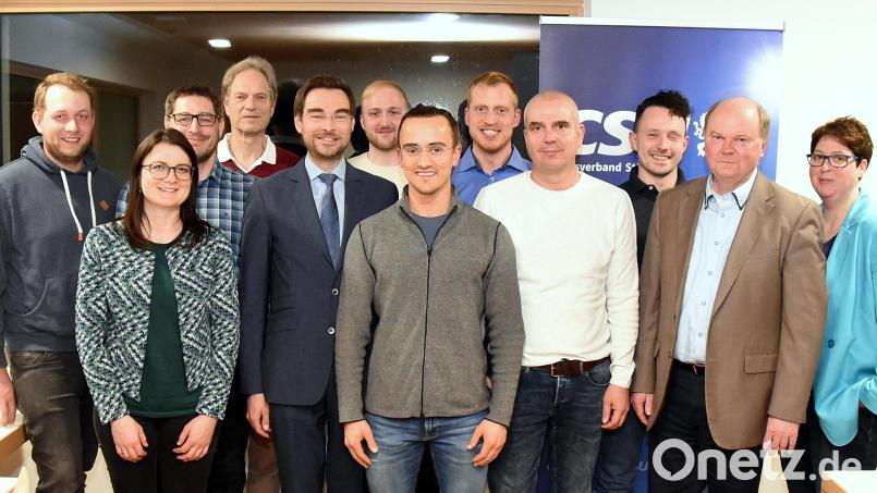 Die CSU Störnstein setzt bei den Neuwahlen auf Kontinuität. Von links: Alexander Bauer, Beate Gmeiner, Michael Bauer, Jürgen Völkl, Kreisvorsitzender Stephan Oetzinger, Lukas Kost, Ortsvorsitzender Benedikt Grimm, Zweiter Bürgermeister Andreas Müller, Peter Fleischmann, Maximilian Kraus, Wolfgang Weber und Regina Reinl. Bild: bgm/exb