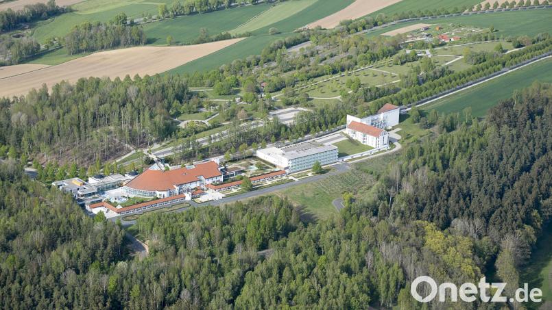 Ein Urlauber aus Niedersachsen beschwert sich über die Kurbeitragssatzung in Bad Neualbenreuth. Seine sehbehinderte Frau und er erhalten keine Ermäßigung, in anderen Orten sei das aber üblich, behauptet er. Bürgermeister Klaus Meyer bezieht Stellung dazu. Archivbild: mür